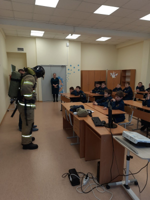 Кадетский класс МЧС МКОУ СОШ № 2 п. Куйтун активно пополняет знания по пожарной безопасности.